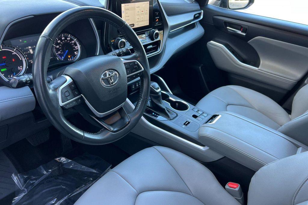 used 2023 Toyota Highlander Hybrid car, priced at $25,961
