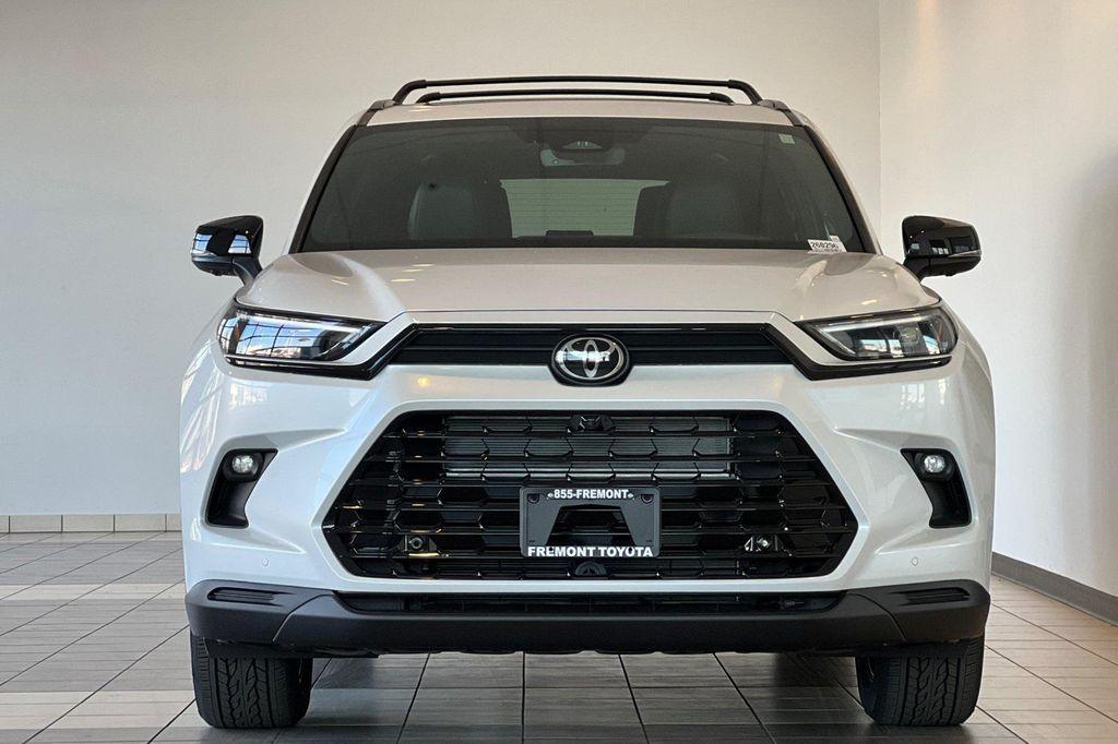 new 2026 Toyota Highlander Hybrid car, priced at $65,867