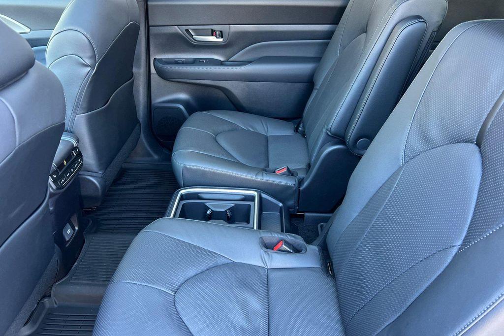 new 2026 Toyota Highlander Hybrid car, priced at $65,867