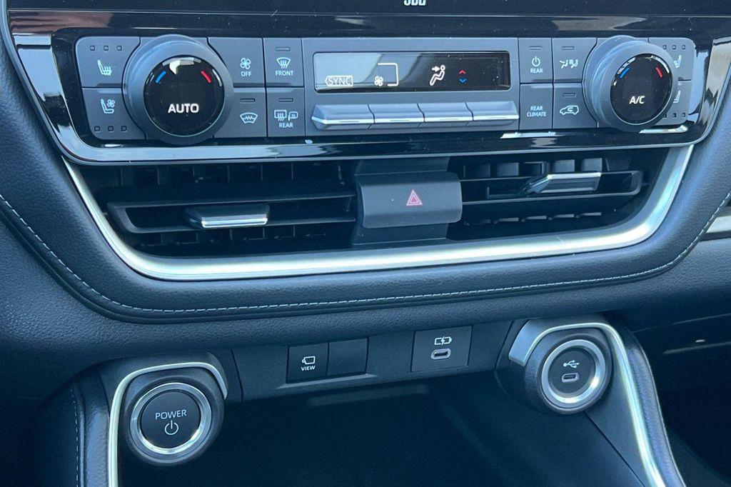 new 2026 Toyota Highlander Hybrid car, priced at $65,867