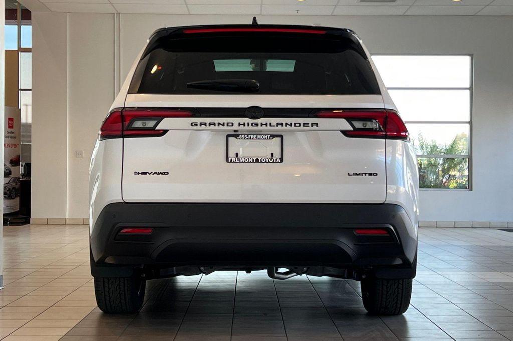 new 2026 Toyota Highlander Hybrid car, priced at $65,867