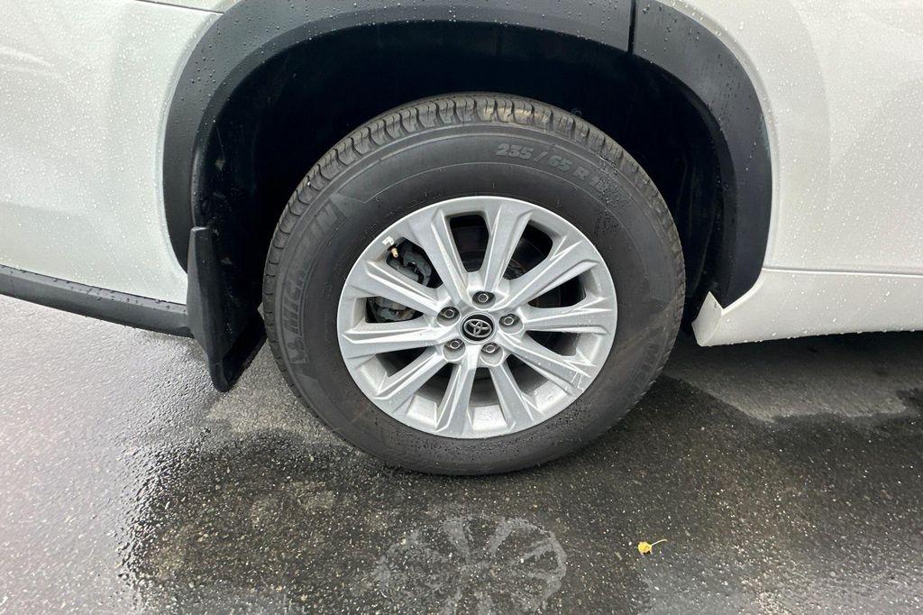 used 2020 Toyota Highlander Hybrid car, priced at $26,463