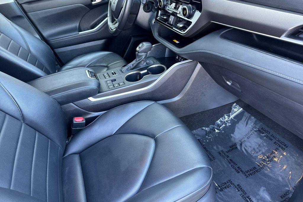 used 2024 Toyota Highlander car, priced at $38,981