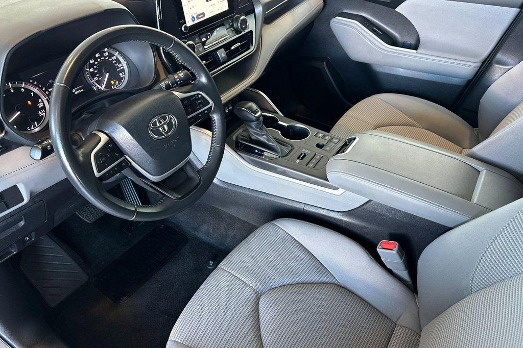 used 2024 Toyota Highlander car, priced at $33,981