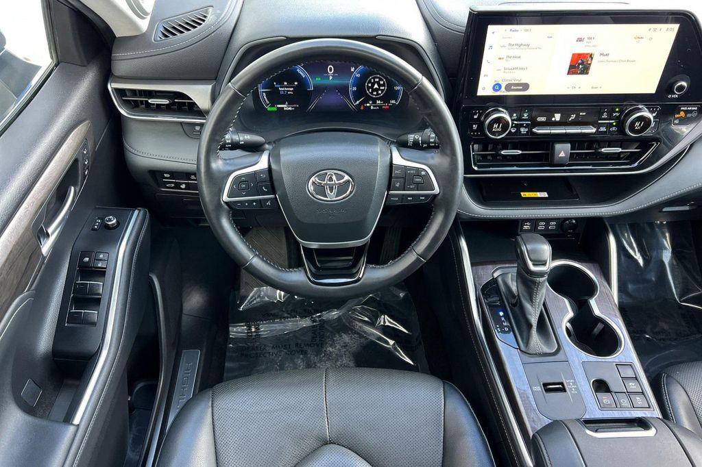 used 2023 Toyota Highlander Hybrid car, priced at $40,963