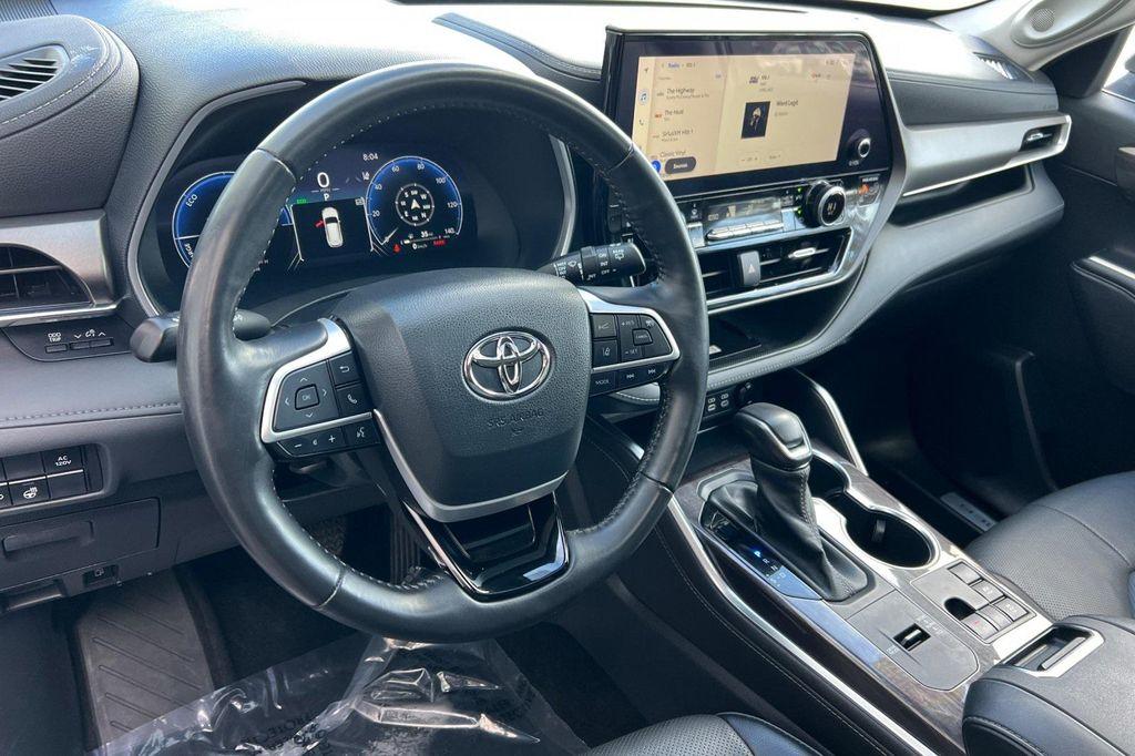 used 2023 Toyota Highlander Hybrid car, priced at $40,963