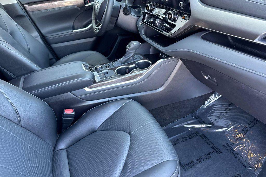 used 2025 Toyota Highlander car, priced at $51,981