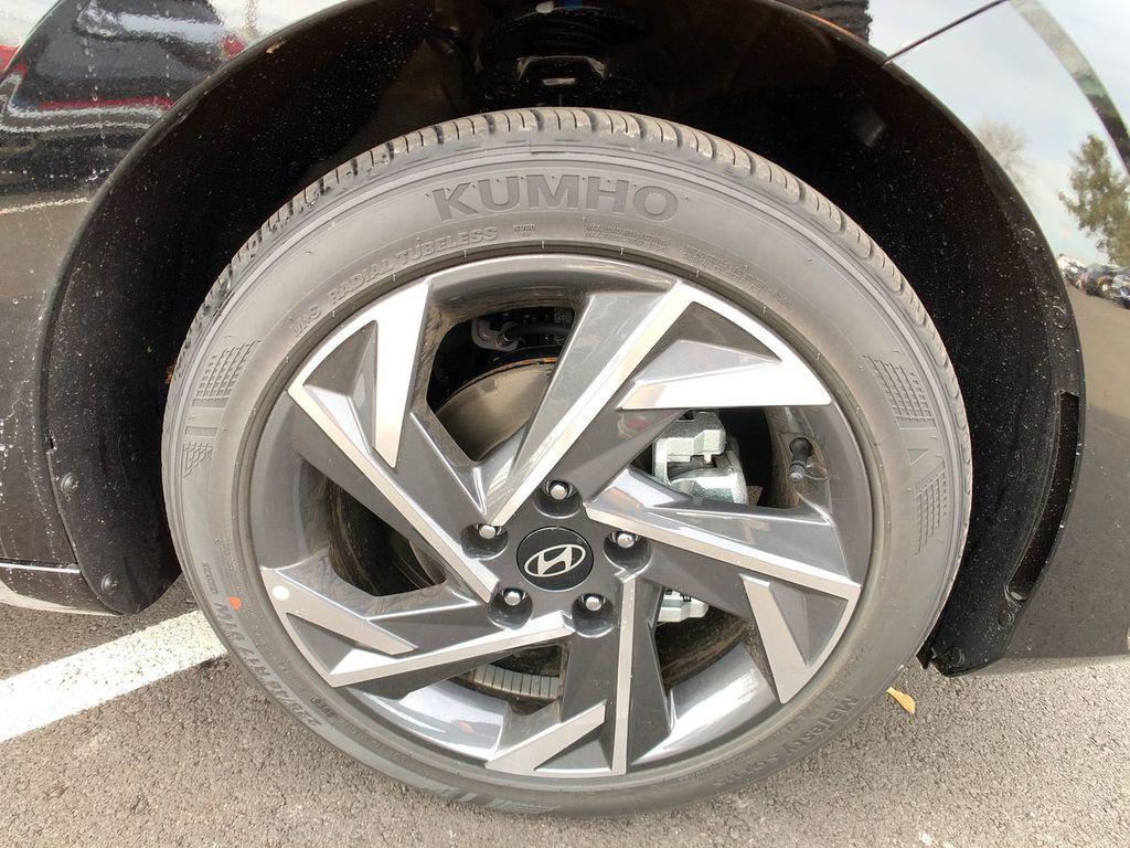 new 2025 Hyundai Elantra car, priced at $27,907