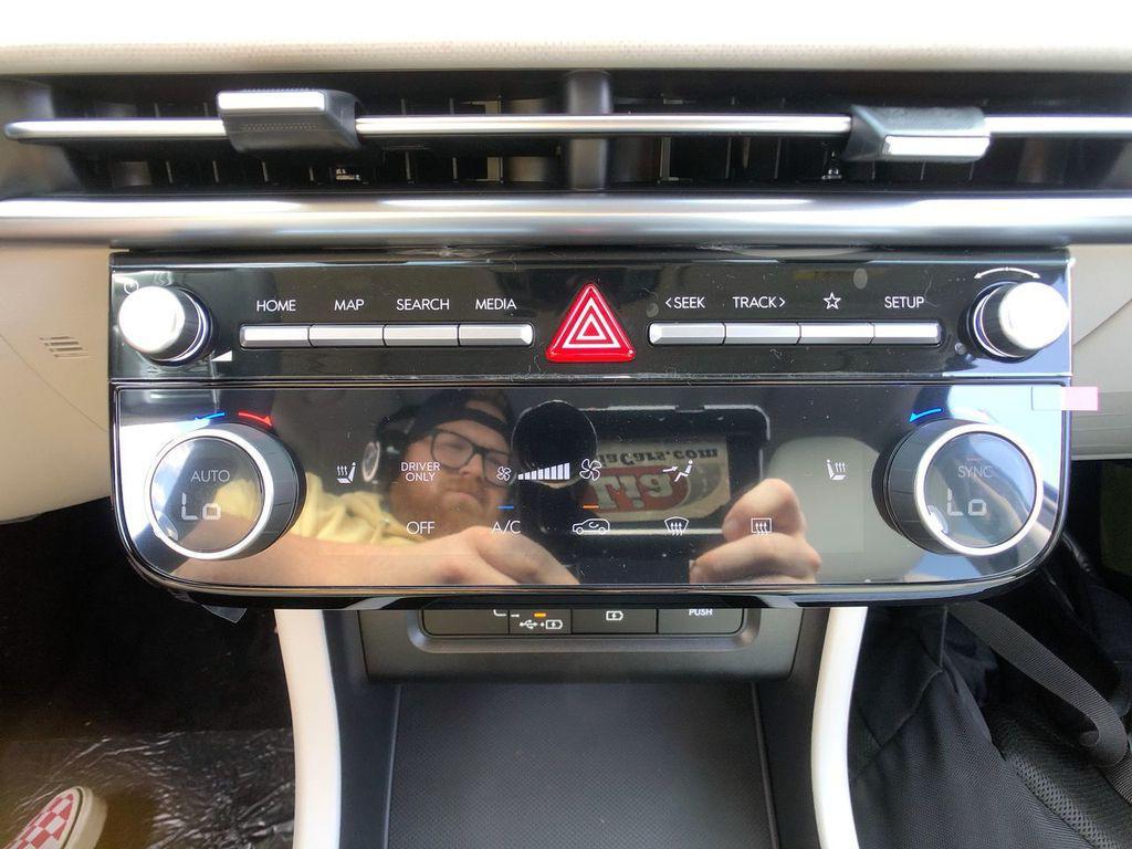 new 2025 Hyundai TUCSON Hybrid car, priced at $38,132