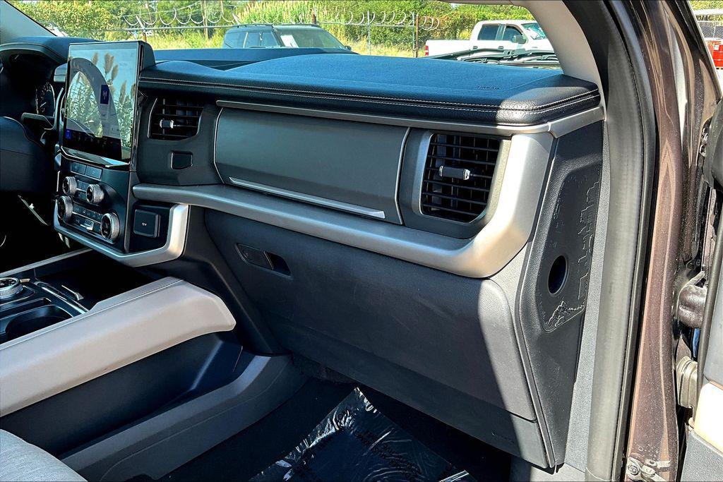 used 2024 Ford Expedition car, priced at $43,000