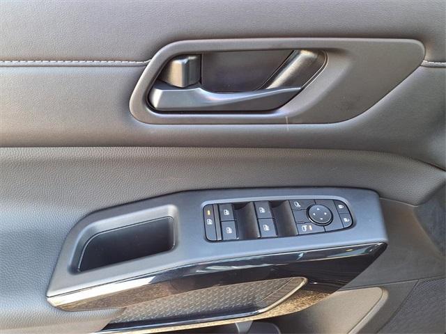 new 2025 Nissan Pathfinder car, priced at $36,696