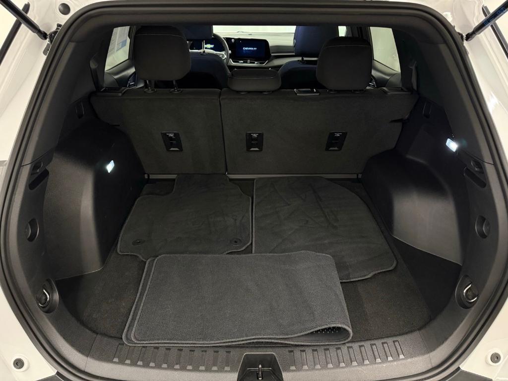 used 2025 Chevrolet Equinox car, priced at $27,000