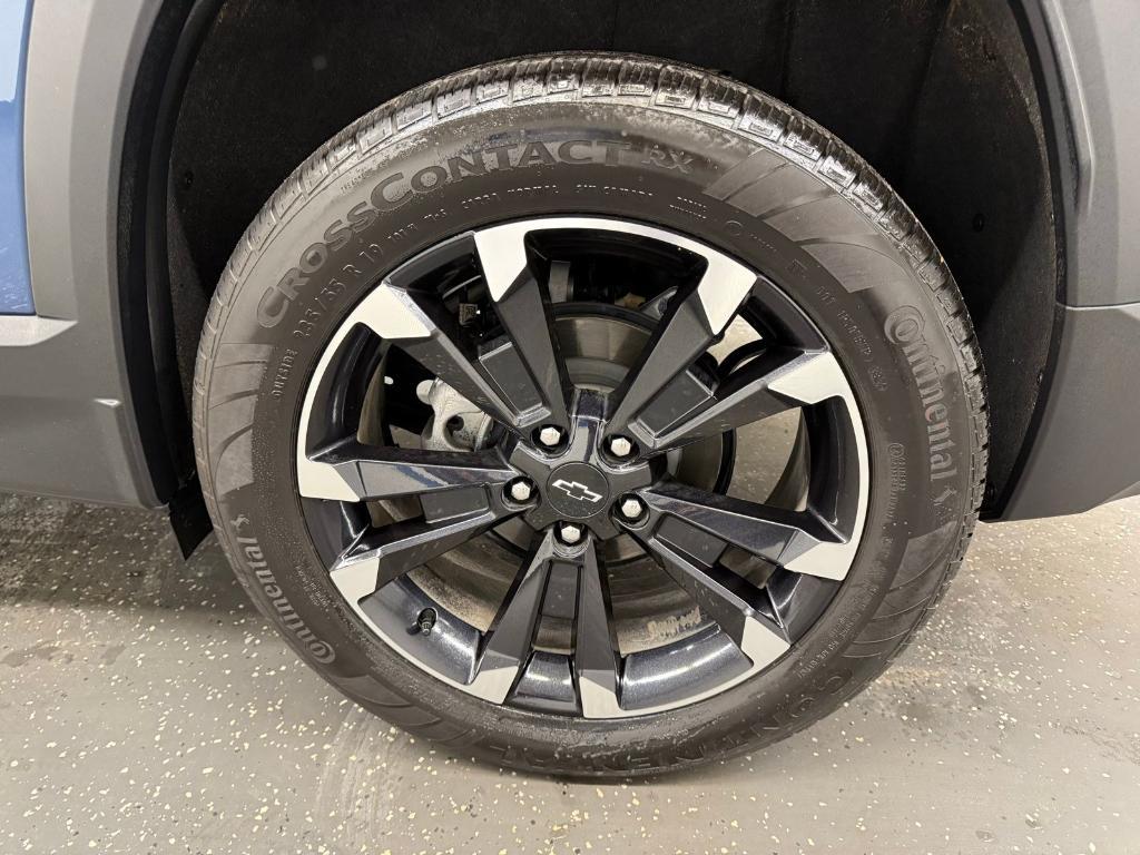 used 2025 Chevrolet Equinox car, priced at $32,000