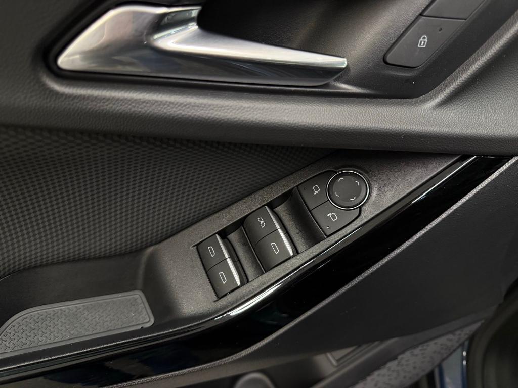 used 2025 Chevrolet Equinox car, priced at $32,000