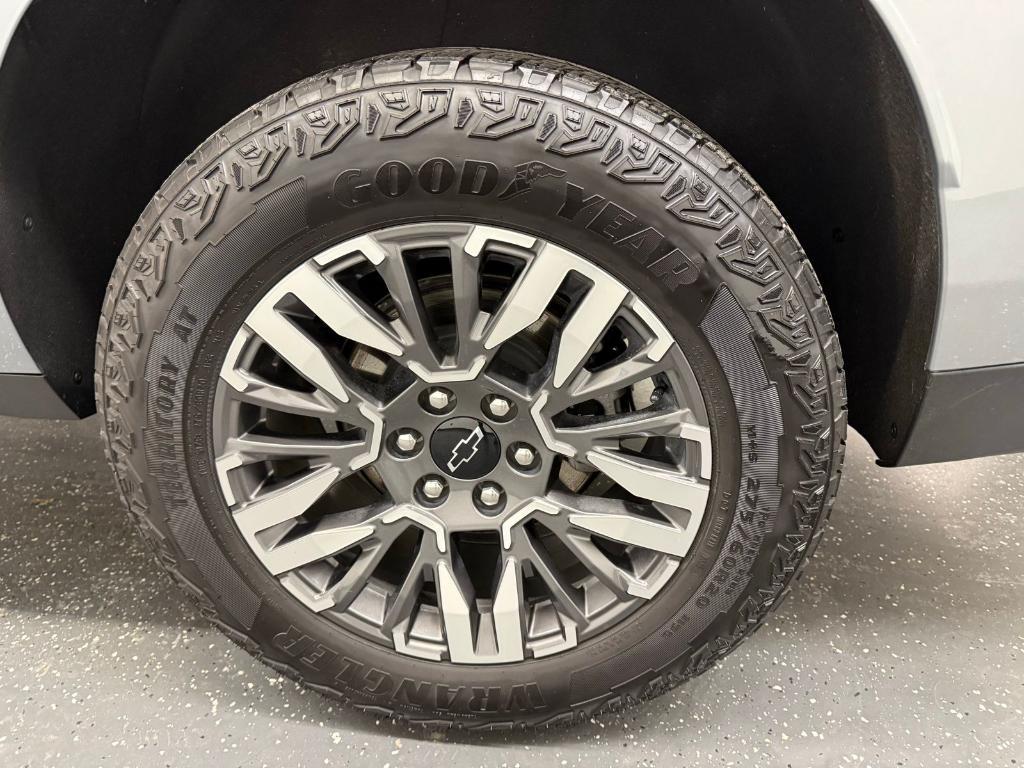 used 2025 Chevrolet Suburban car, priced at $65,000