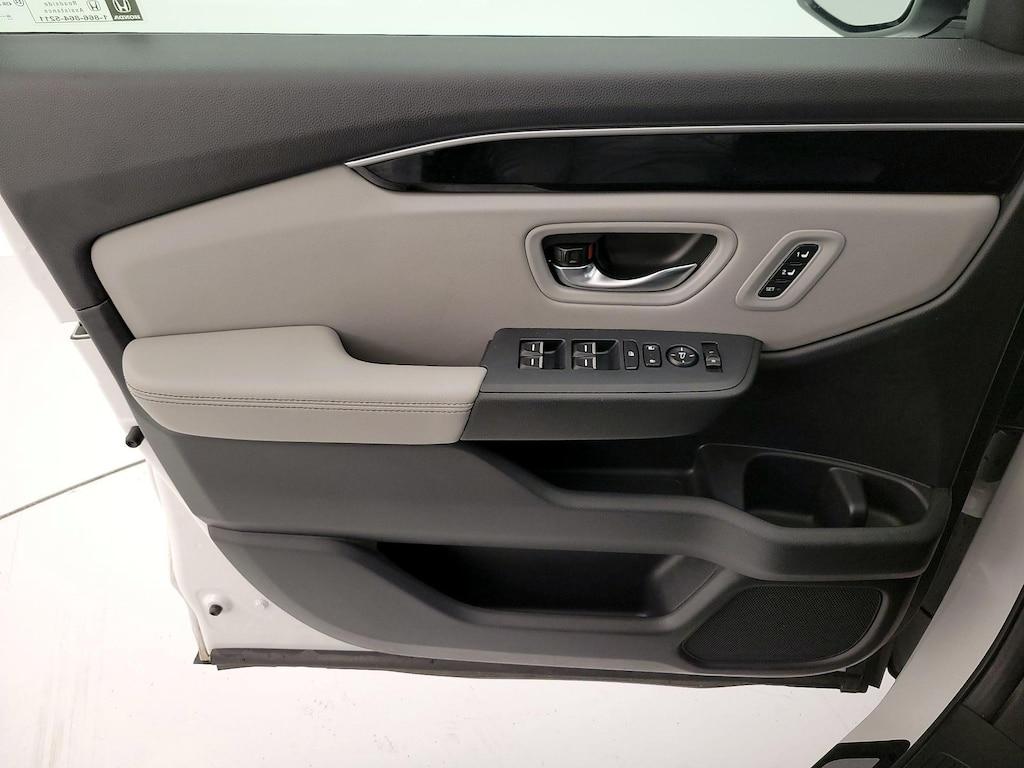 used 2025 Honda Pilot car, priced at $42,998