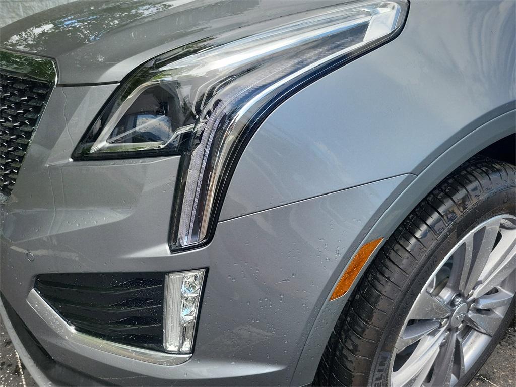 new 2025 Cadillac XT5 car, priced at $50,455