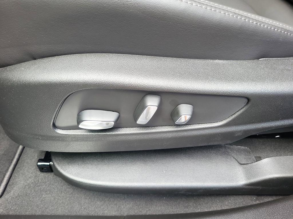 new 2025 Cadillac XT5 car, priced at $50,455