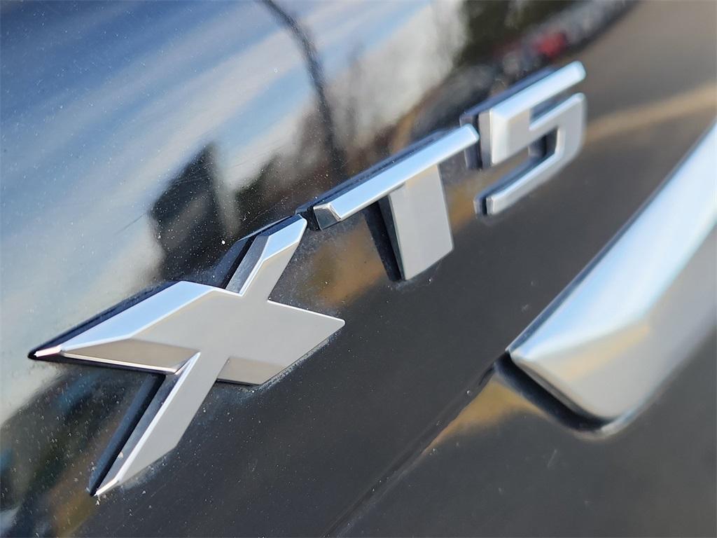 used 2025 Cadillac XT5 car, priced at $42,334