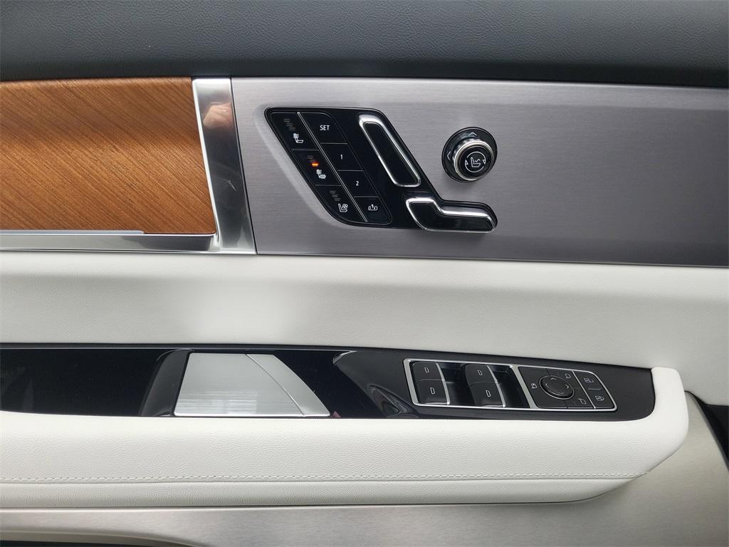 new 2026 Cadillac VISTIQ car