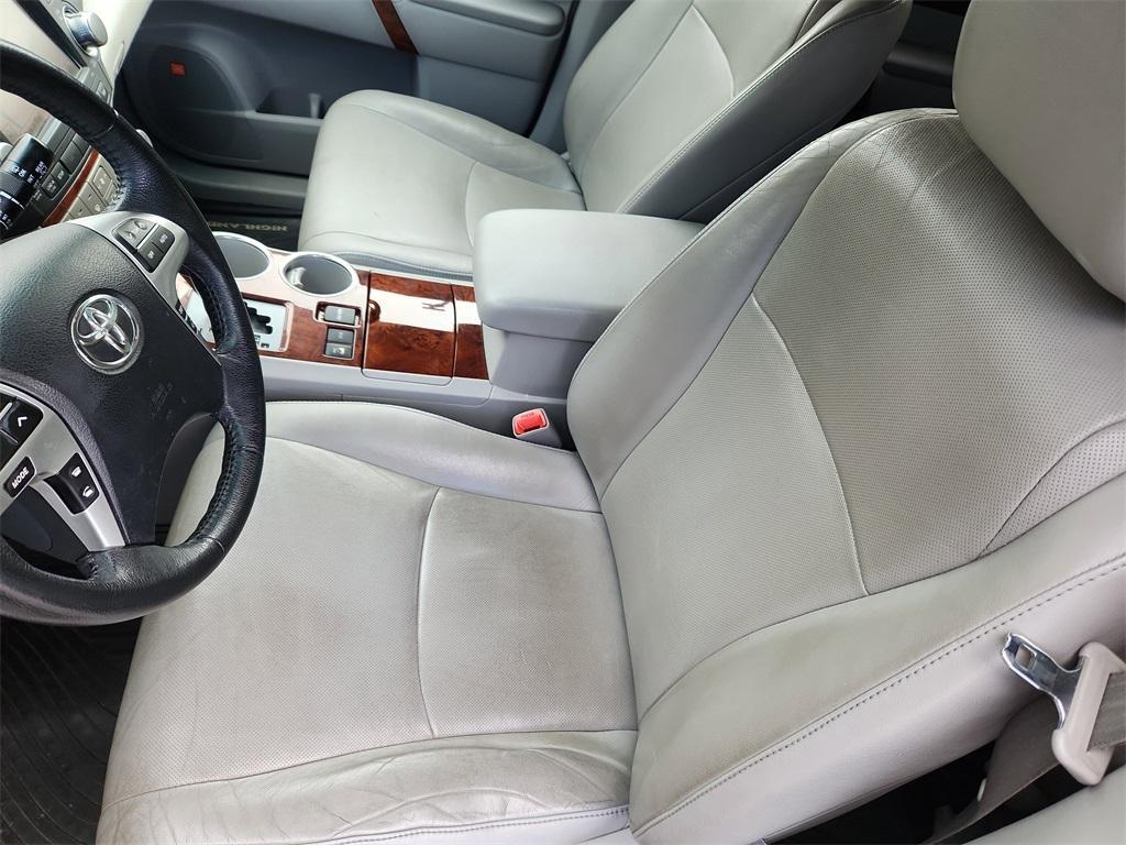 used 2012 Toyota Highlander car, priced at $15,442