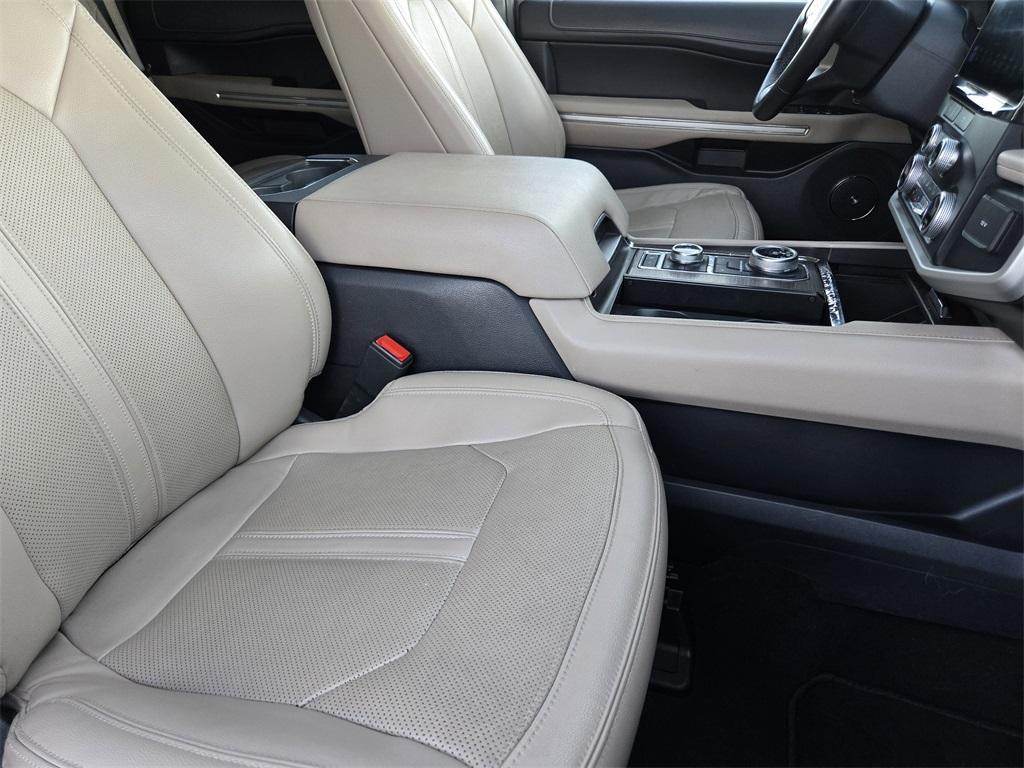used 2023 Ford Expedition car, priced at $40,864