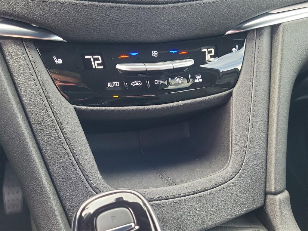 new 2025 Cadillac XT5 car, priced at $40,713