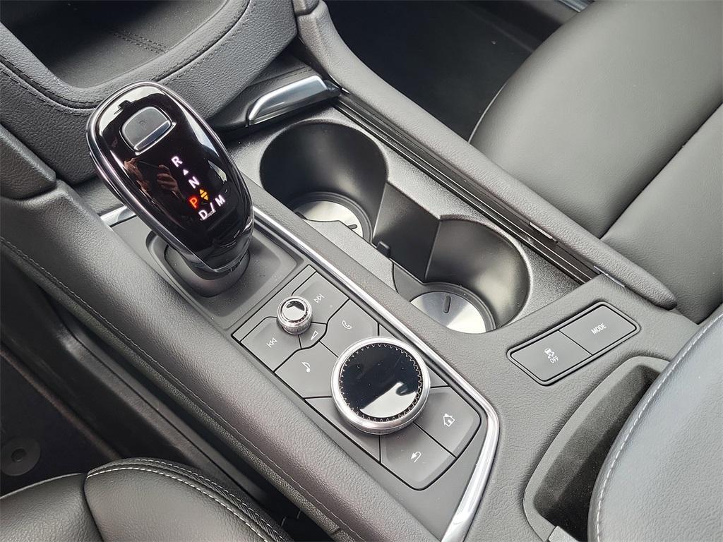 new 2025 Cadillac XT5 car, priced at $40,713