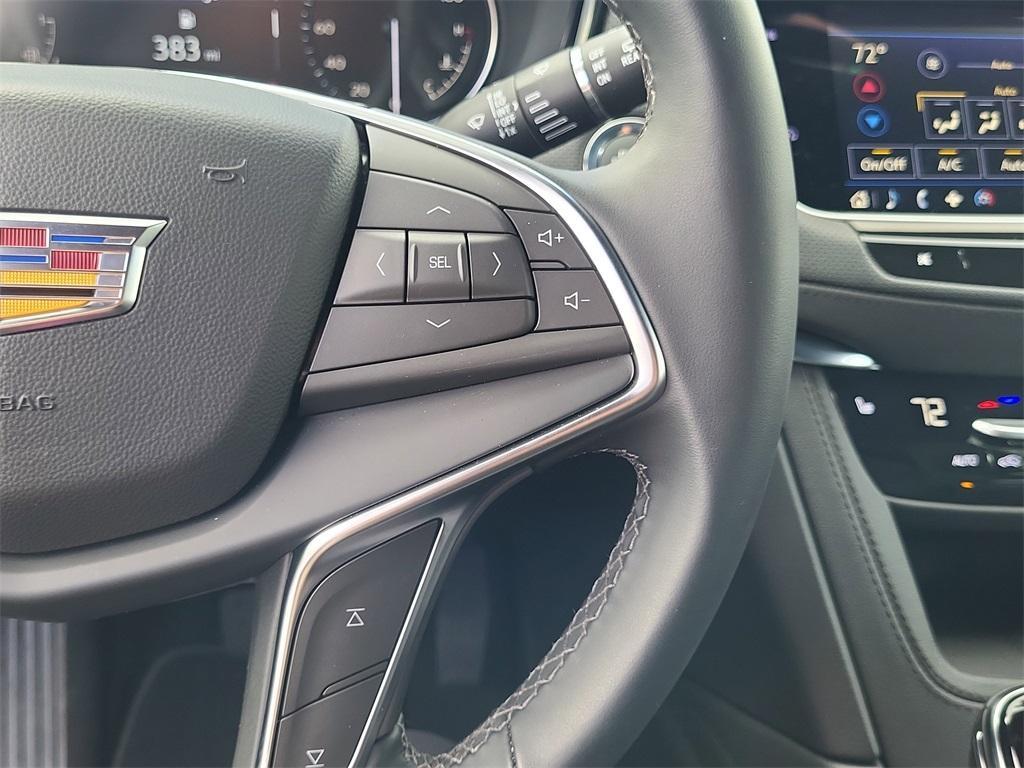 new 2025 Cadillac XT5 car, priced at $40,713