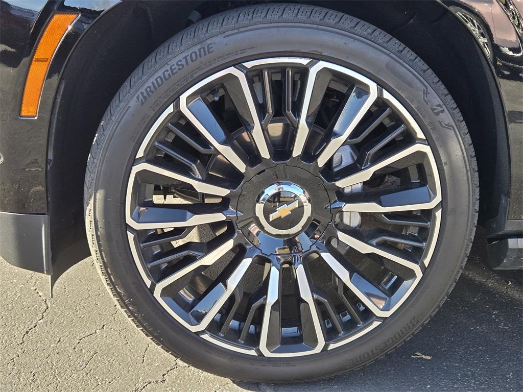 used 2025 Chevrolet Suburban car, priced at $77,411