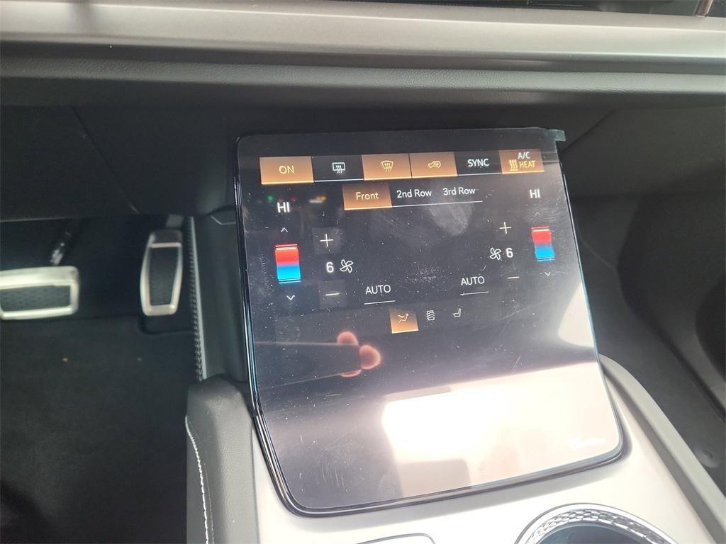 new 2026 Cadillac VISTIQ car