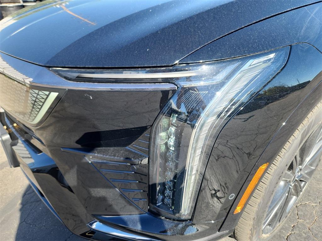 new 2025 Cadillac OPTIQ car, priced at $60,470