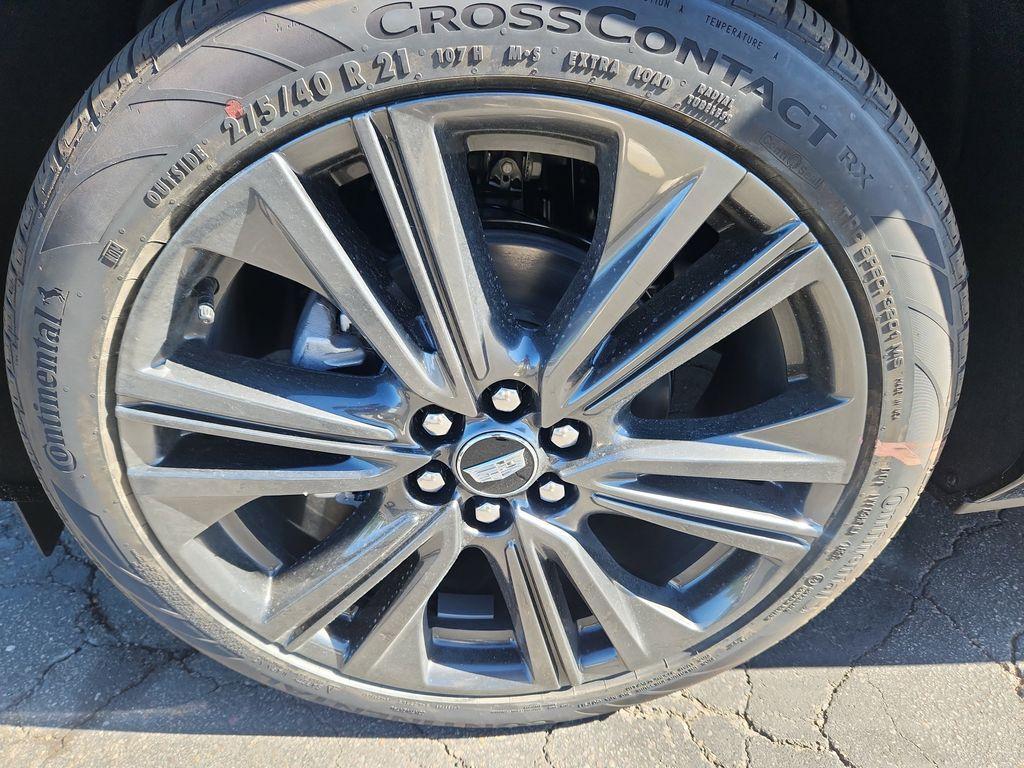 new 2025 Cadillac OPTIQ car, priced at $59,470