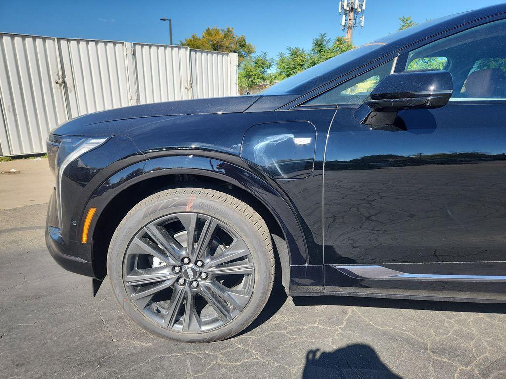 new 2025 Cadillac OPTIQ car, priced at $59,470