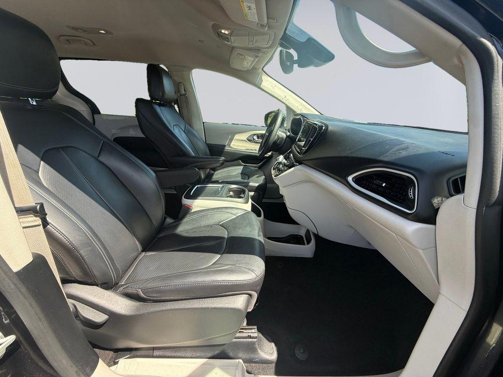 used 2022 Chrysler Pacifica car, priced at $20,000