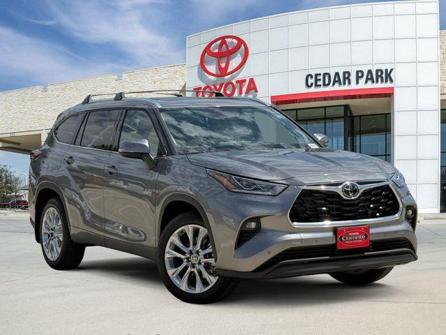 used 2025 Toyota Highlander car, priced at $47,996