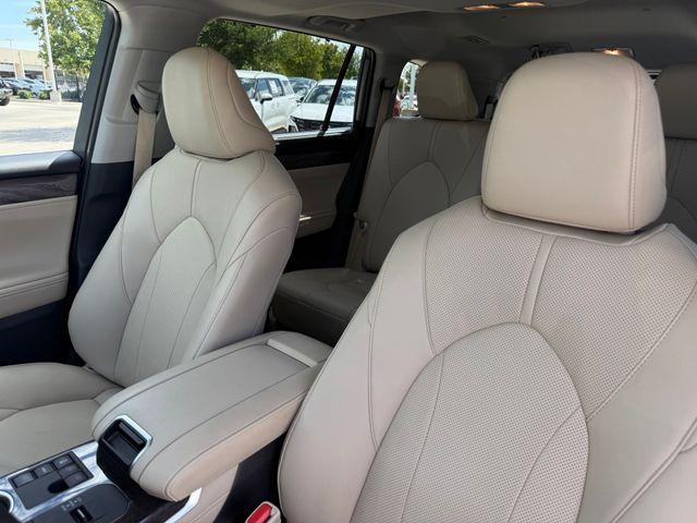 used 2025 Toyota Highlander car, priced at $46,645