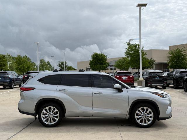 used 2022 Toyota Highlander car, priced at $35,991