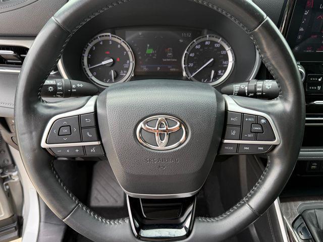 used 2022 Toyota Highlander car, priced at $35,991