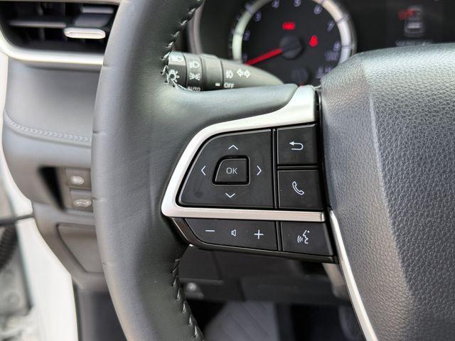 used 2022 Toyota Highlander car, priced at $31,491
