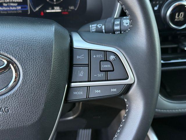 used 2025 Toyota Highlander car, priced at $42,549