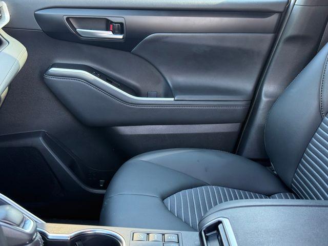 used 2025 Toyota Highlander car, priced at $42,549