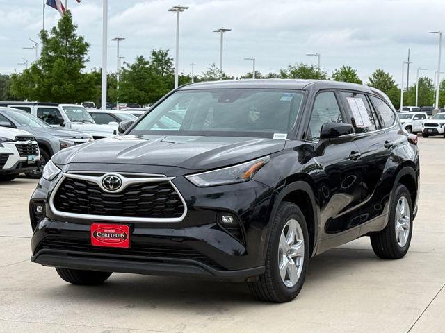 used 2025 Toyota Highlander car, priced at $38,249