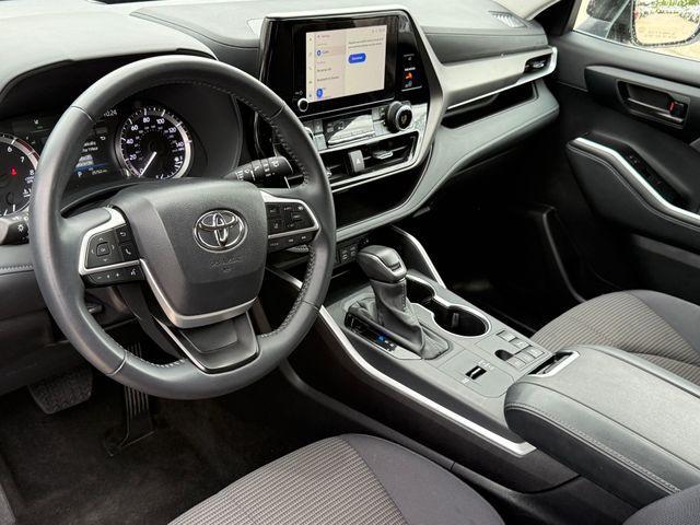used 2025 Toyota Highlander car, priced at $38,249