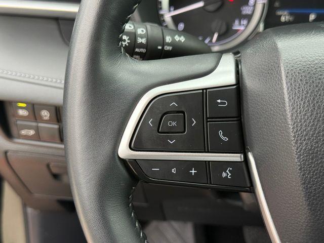 used 2025 Toyota Highlander car, priced at $38,249