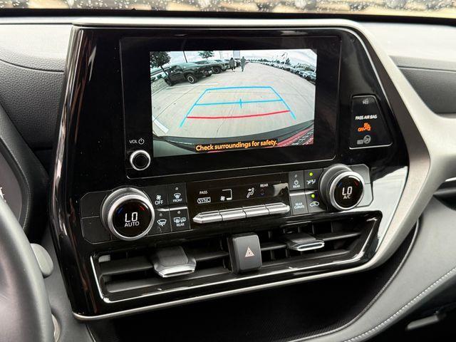 used 2025 Toyota Highlander car, priced at $38,249