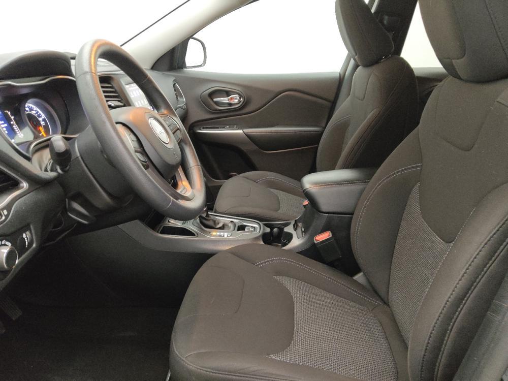 used 2020 Jeep Cherokee car, priced at $16,195