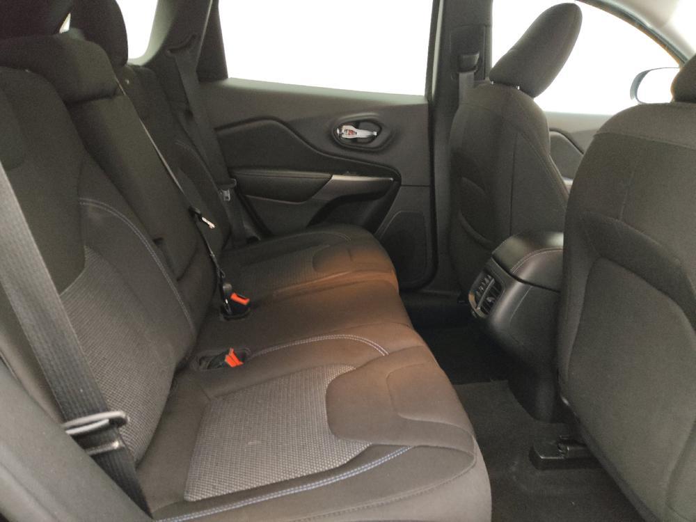 used 2020 Jeep Cherokee car, priced at $16,195