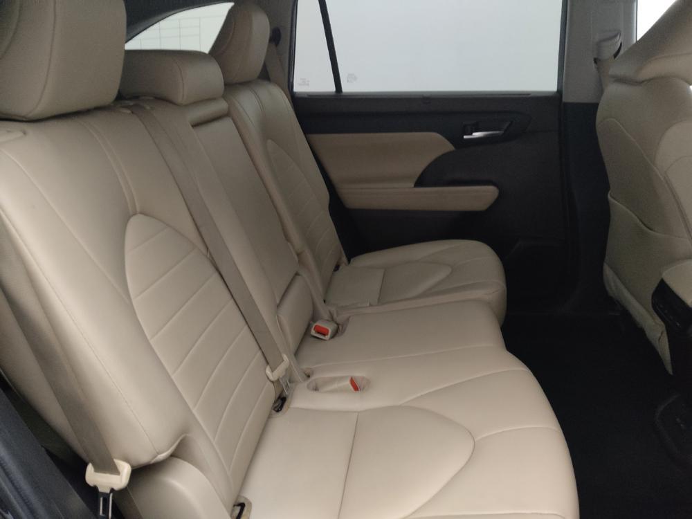 used 2022 Toyota Highlander car, priced at $28,895