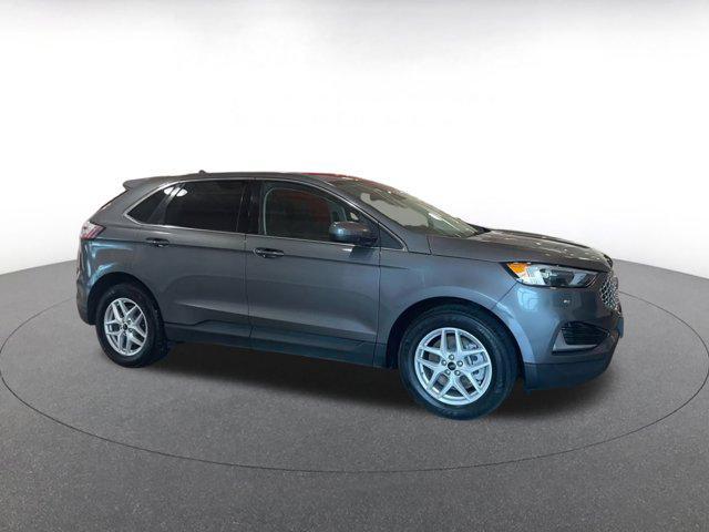 2024 Carbonized Gray Metallic Ford Edge